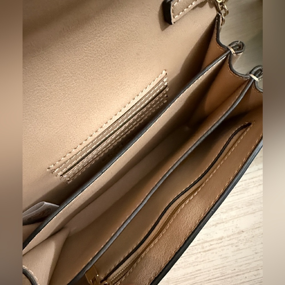 Elegant Beige Crossbody Bag - Picture 7 of 8